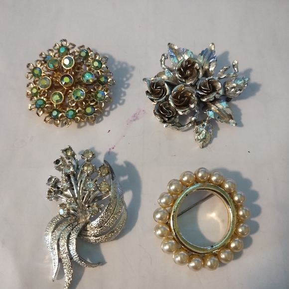 Jewelry - Elegant Silver and Gold Brooch Set